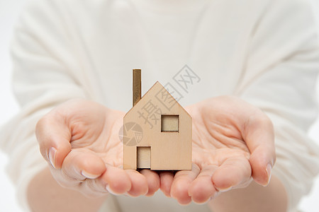 房屋建模双手捧房子房产保险背景