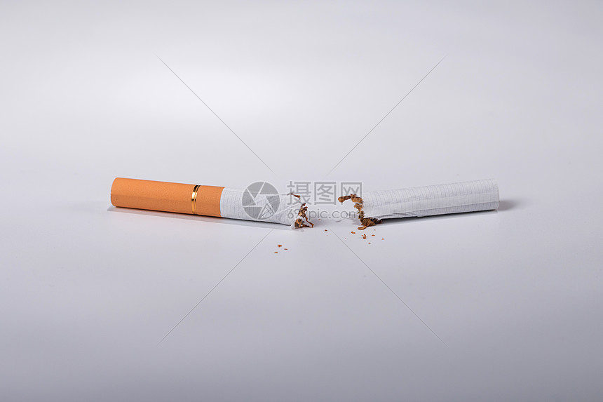 4月7日世界无烟日主题断裂的香烟图片