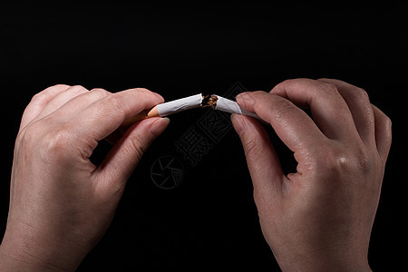 手拿禁烟牌子的小男孩高清图片下载 正版图片 摄图网