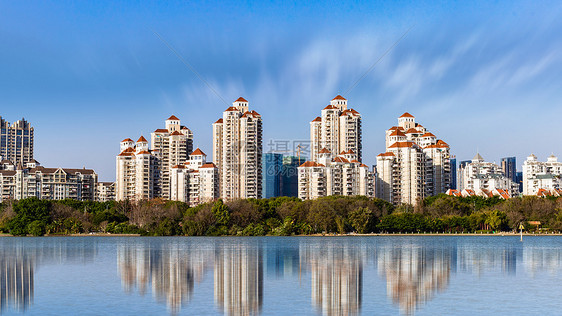 蓝天下的住宅楼图片