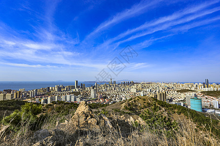 青岛山海景观蓝天白云现代城市高山图片