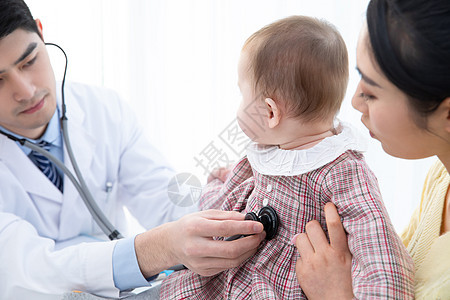 妈妈带着孩子看医生就诊图片