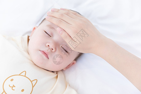 可爱的婴儿的手用手检查婴儿发烧背景