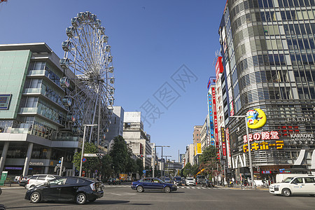 日本街道名古屋著名商业街街景和摩天轮背景