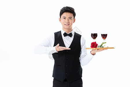 递送红酒和玫瑰花的服务员形象图片