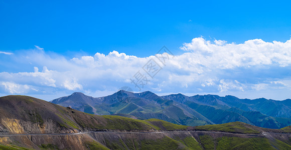 绵延无尽新疆伊犁伊昭公路险峻绵延盘山道路背景