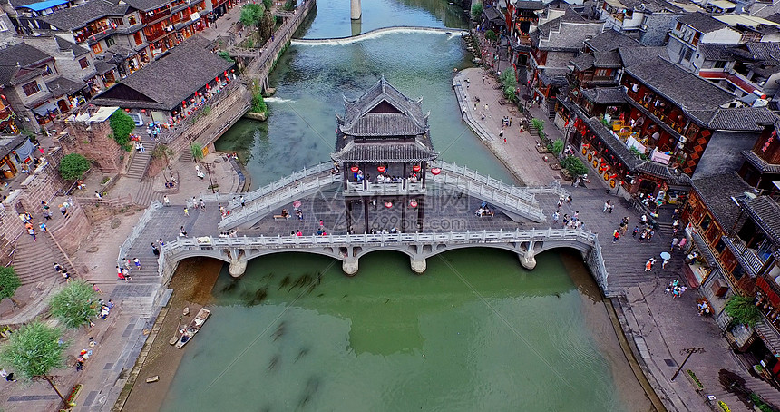 凤凰古城桥梁鸟瞰图图片