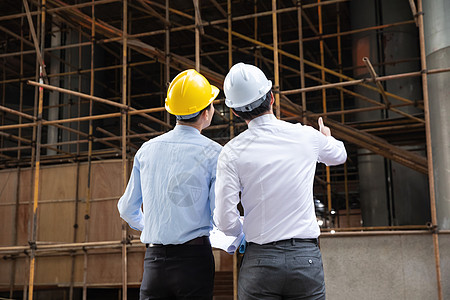 装修施工建筑工程师讨论施工项目背影背景