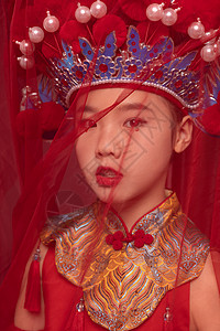 中国风潮流儿童凤冠霞帔红纱图片
