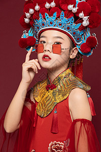 森系女孩中国风潮流儿童拿着京剧面具背景