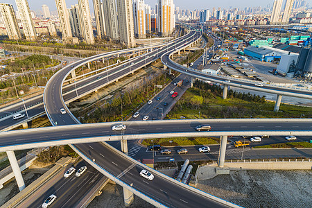 青岛新冠高架城市立交桥繁忙的城市交通图片