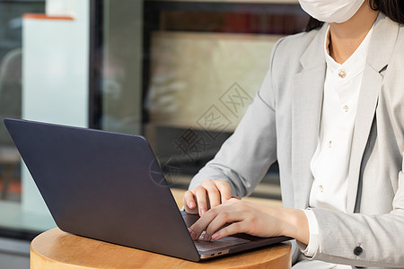 商务特写女性使用笔记本电脑特写背景