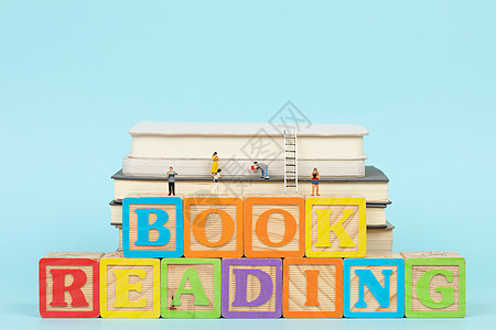 世界读书日阅读创意微距小人图片