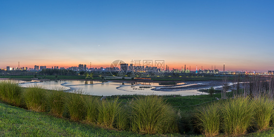 西咸新区渭河湿地工业区日落图片