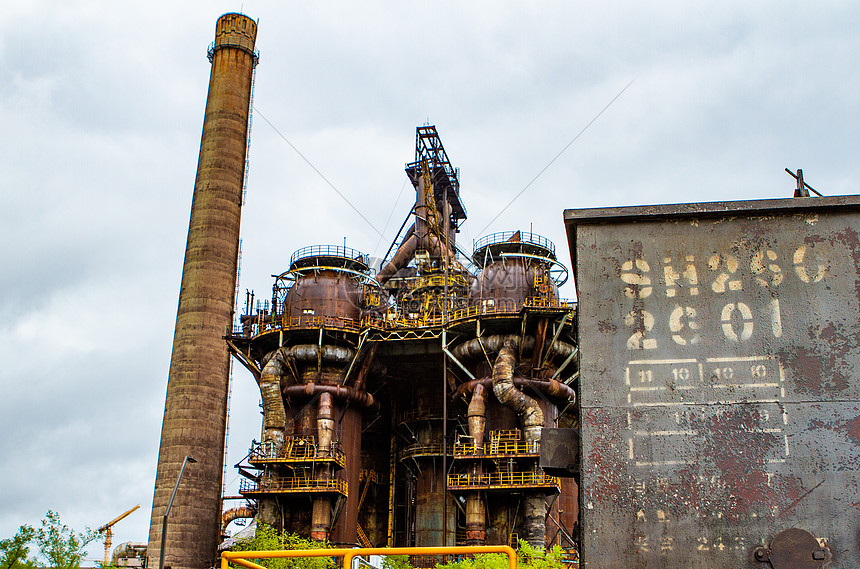 炼钢厂的高炉设备图片