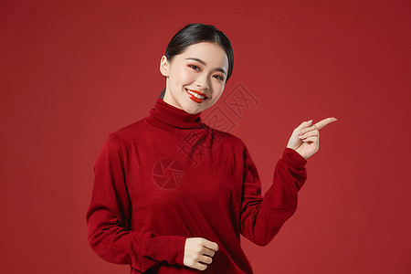 年轻美女做展示动作图片