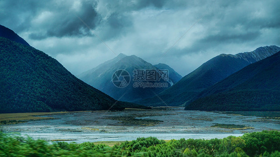 自然天气暴雨山川魔戒取景地图片