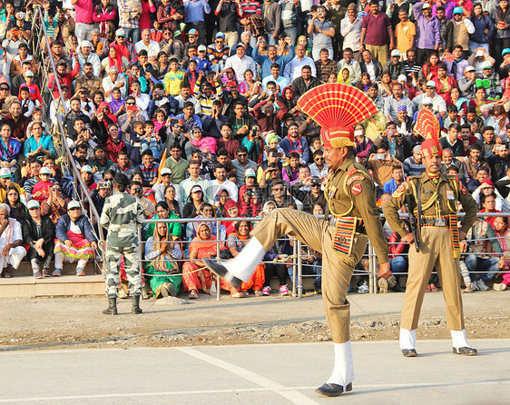 印度阿姆利则印巴边境降旗仪式士兵图片