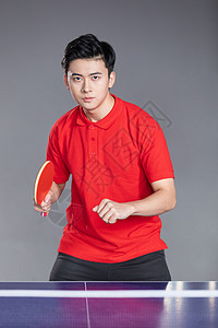 打乒乓球的青年男性形象背景图片