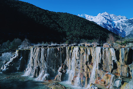 白天玉龙雪山蓝月谷自然风景高清图片