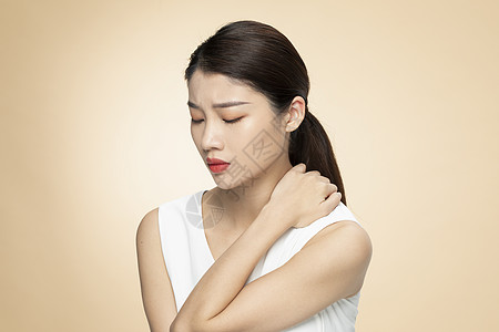 青年女性颈部疼痛图片