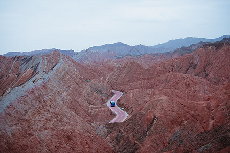 甘肃丹霞地貌的道路图片