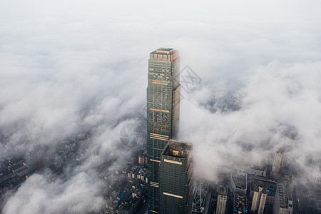 云雾下的长沙国金中心图片