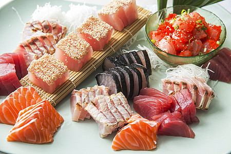 日本料理生鱼片图片