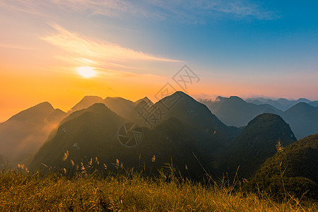 贵州安顺关岭日出背景图片