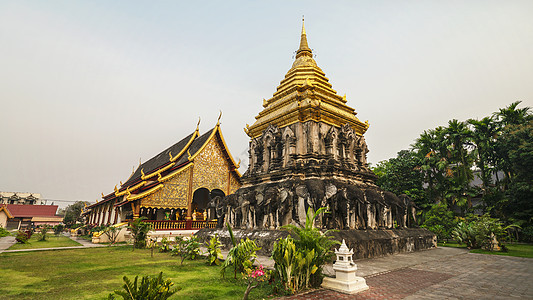 泰国清迈古城内地标寺庙清曼寺佛教高清图片素材