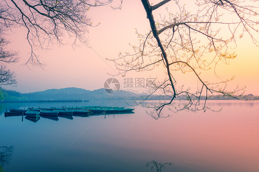 杭州西湖神舟基地日出图片