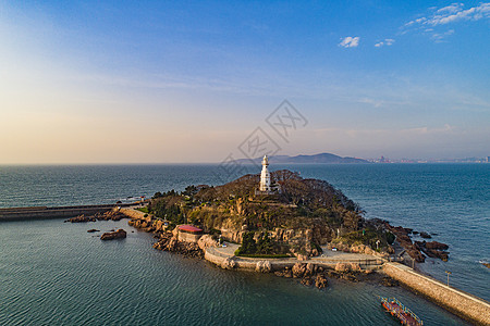 浅色地青岛小青岛灯塔网红打卡地背景