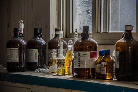 纳粹过期实验室背景