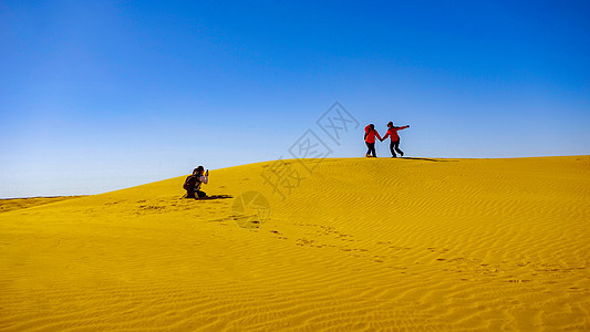 库布其沙漠徒步拍照图片