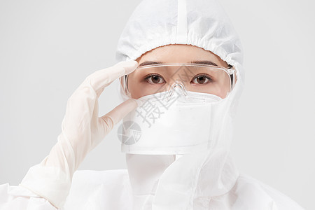 穿防护服手持护目镜的医护人员背景图片