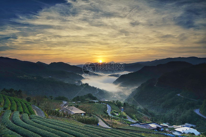 山顶云海日出图片