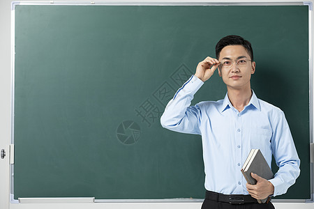 黑板前的男性教师讲课教课高清图片素材