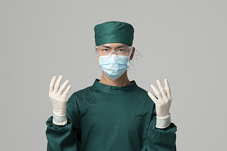 男性手术服医生防疫戴手套图片