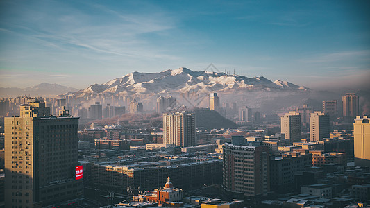 新疆乌鲁木齐市清晨城市日出风景图图片
