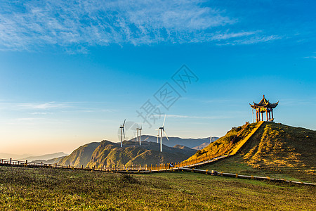 贵州六盘水乌蒙大草原山顶晴空万里平原上亭子背景图片