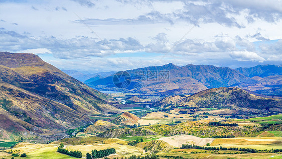新西兰俯瞰高山平原图片