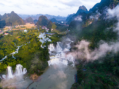 瀑布云广西德天大瀑布背景