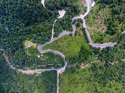 俯拍蜿蜒盘山山路高清图片