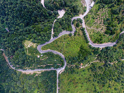 俯拍蜿蜒盘山山路图片