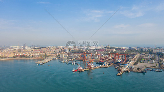 青岛海边的港口码头图片