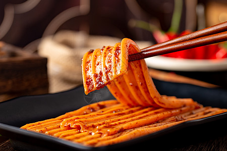 筷子夹起芋头粉高清图片