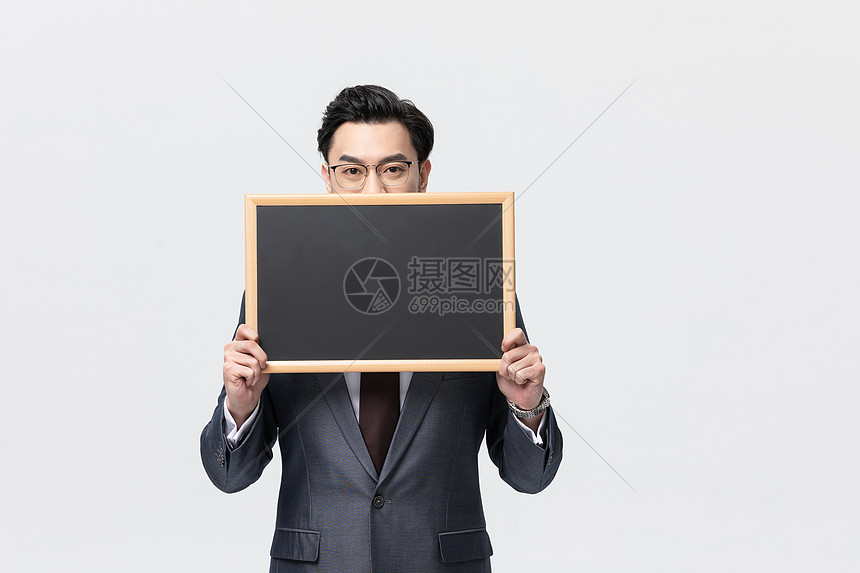 商务男性举黑板图片