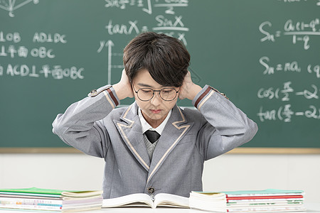 捂耳朵的男孩初中生学习烦恼背景