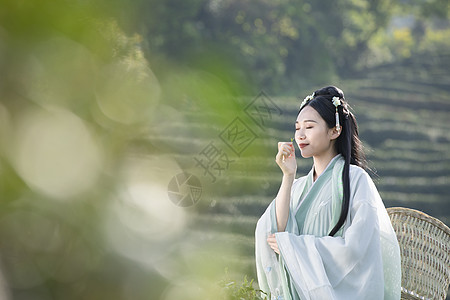 背东西的人汉服古装美女背茶篓采茶背景