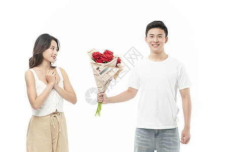 年轻男士送花给女友图片